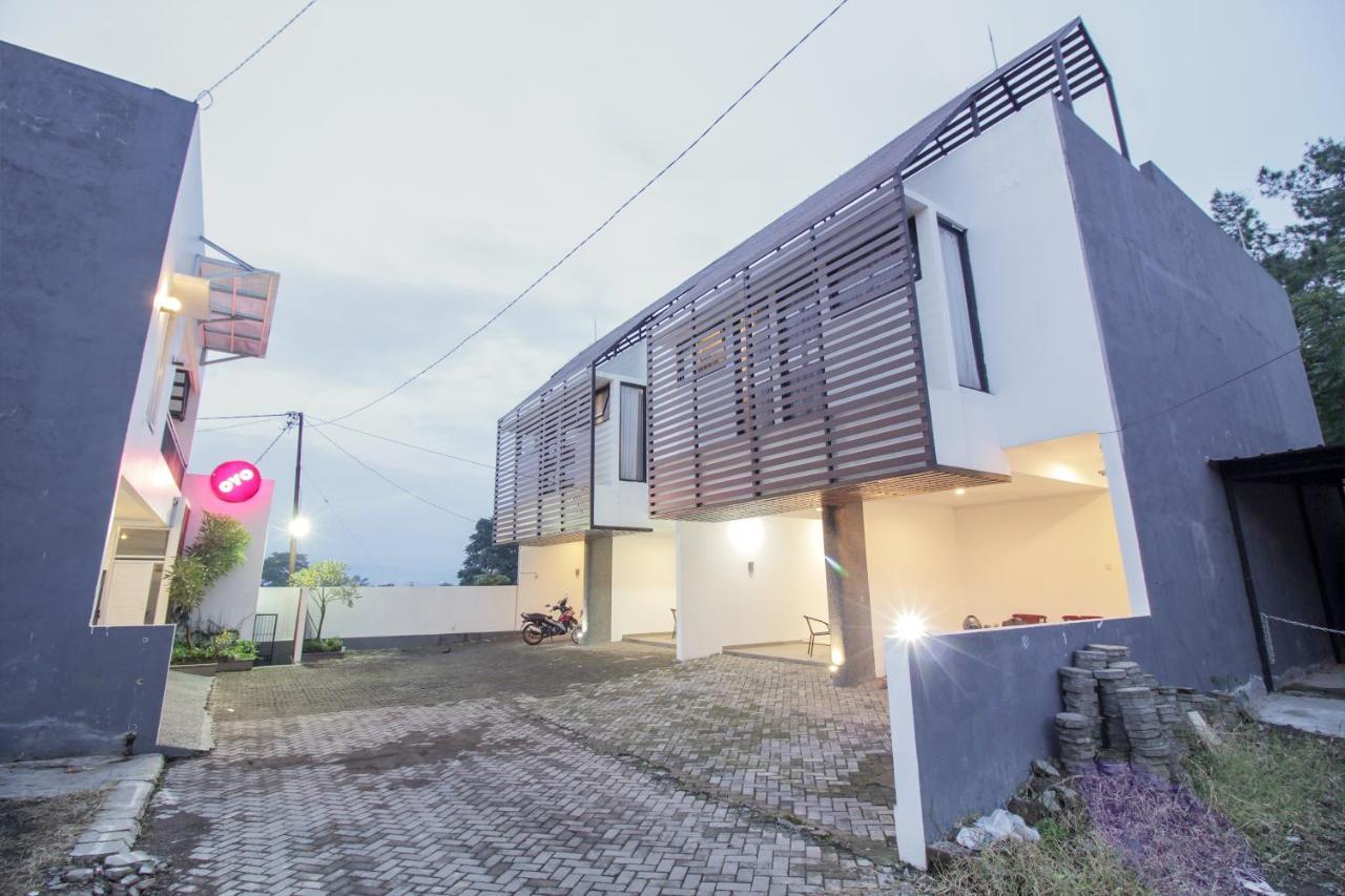 Oyo 396 Tibrae Residence Syariah Lembang Kültér fotó