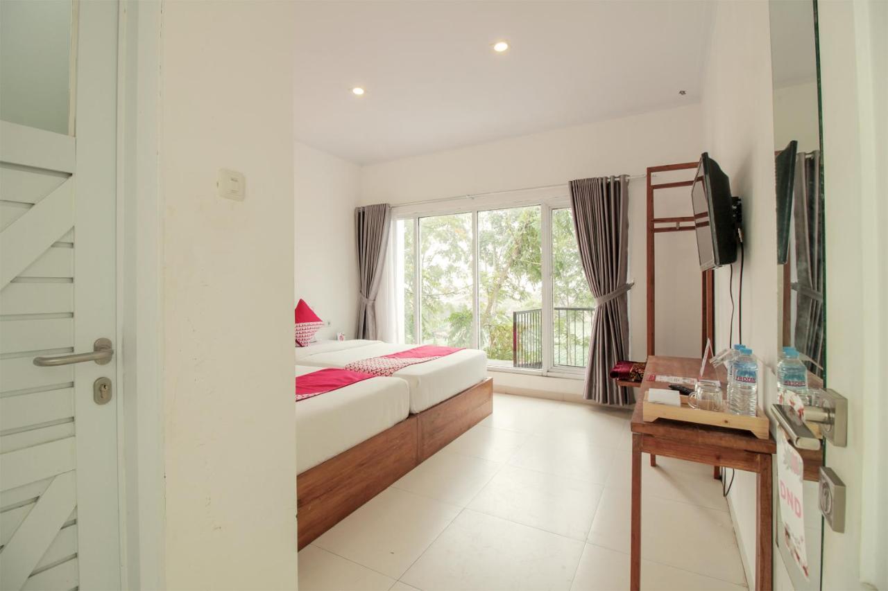 Oyo 396 Tibrae Residence Syariah Lembang Kültér fotó