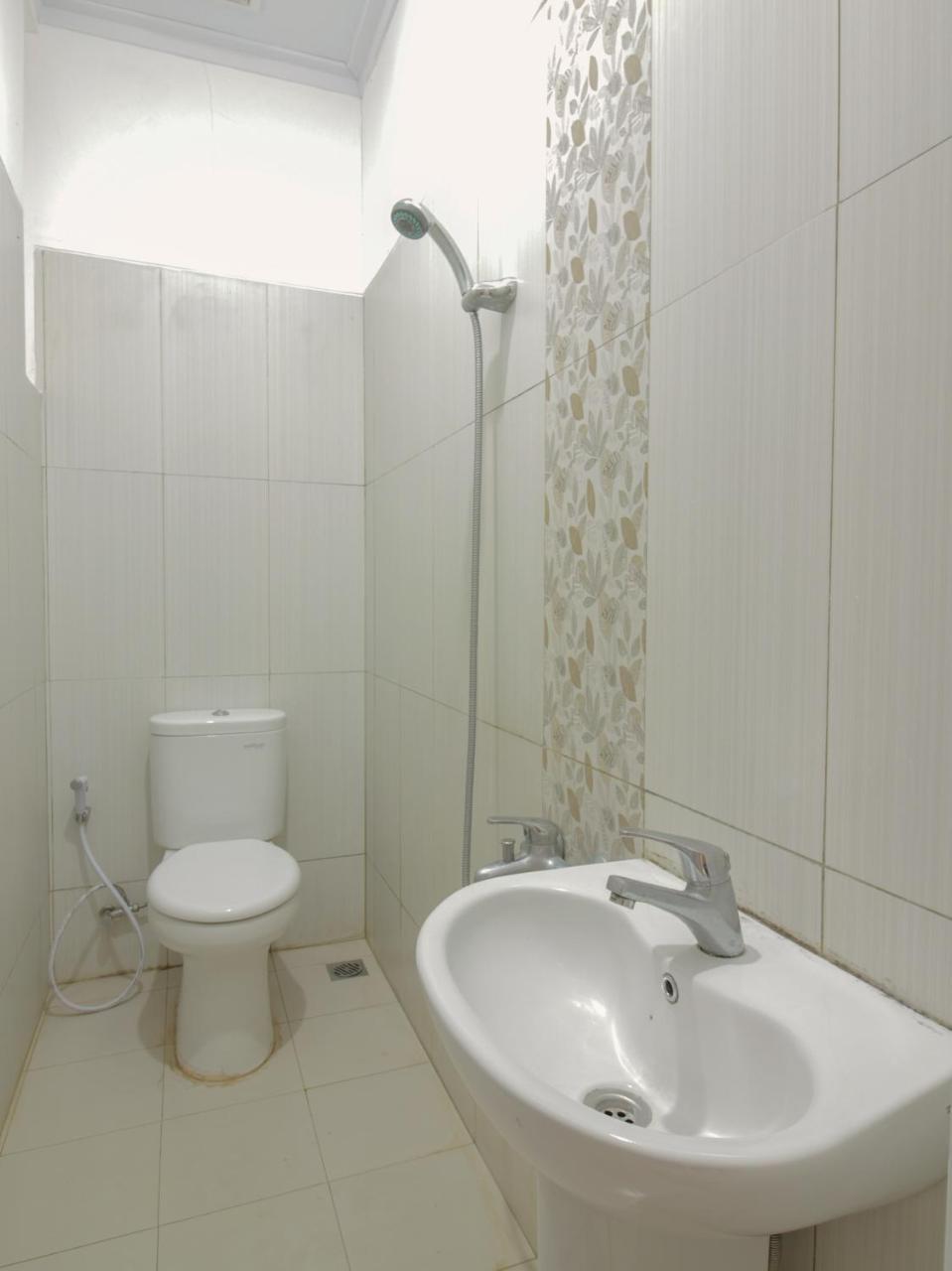 Oyo 396 Tibrae Residence Syariah Lembang Kültér fotó